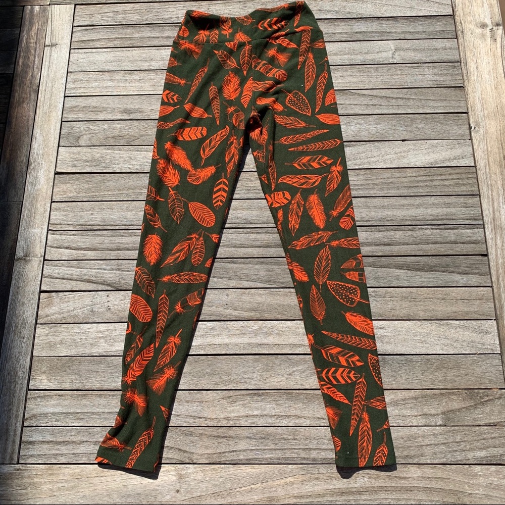 Lularoe feather pattern leggings